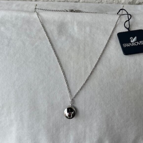 Swarovski Blue Crystal Necklace – new in box - Picture 5 of 7